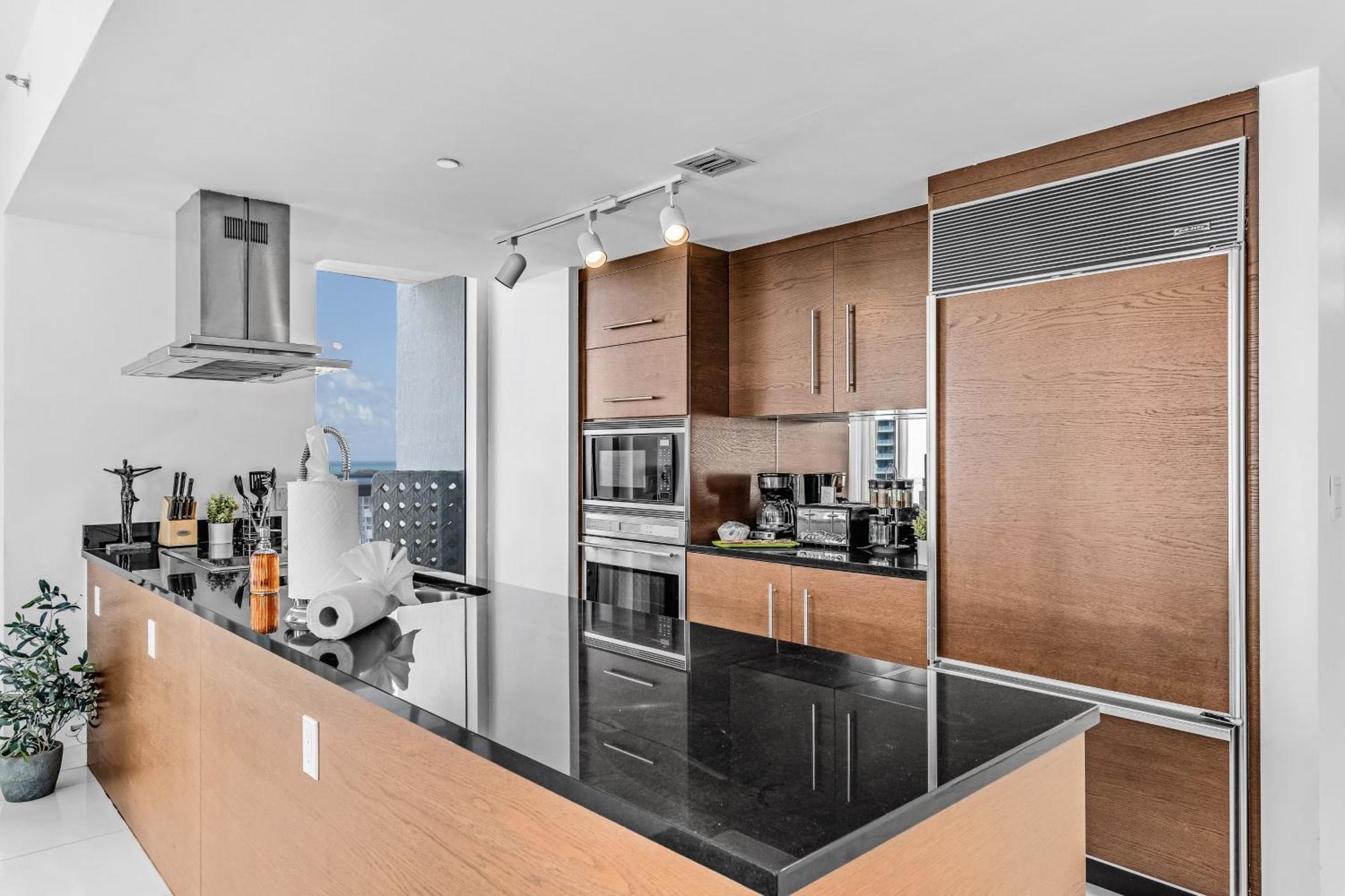 Luxurious Condo At Icon With Views Miami Exterior photo