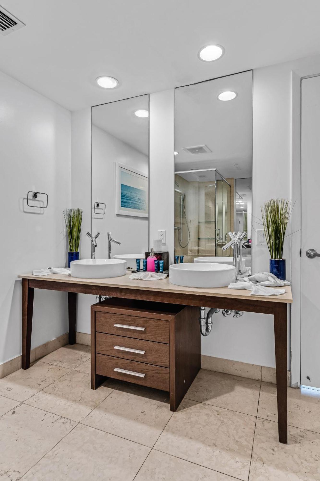 Luxurious Condo At Icon With Views Miami Exterior photo