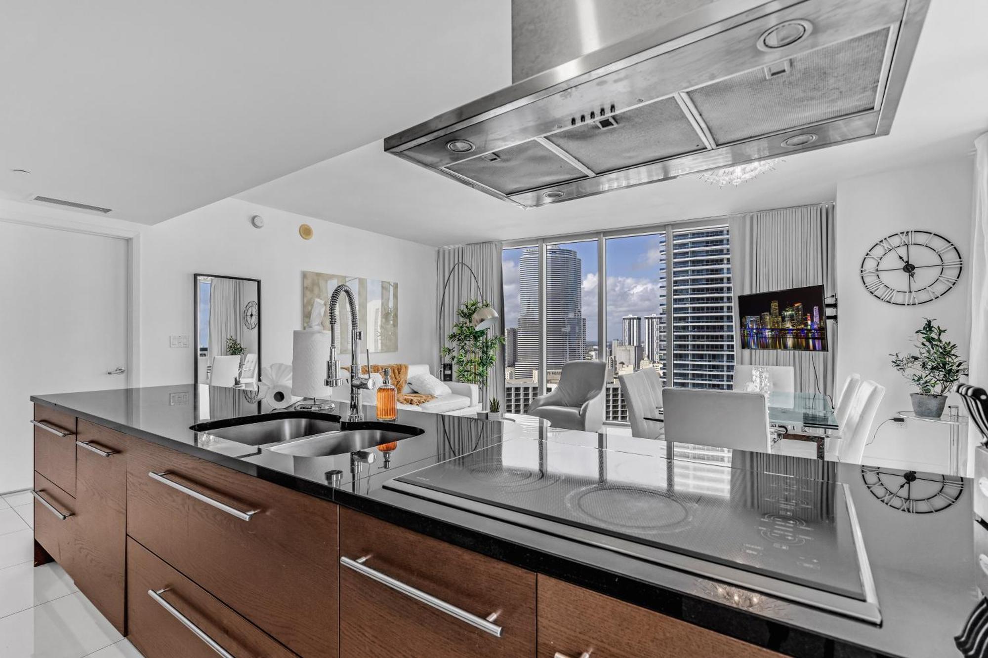 Luxurious Condo At Icon With Views Miami Exterior photo
